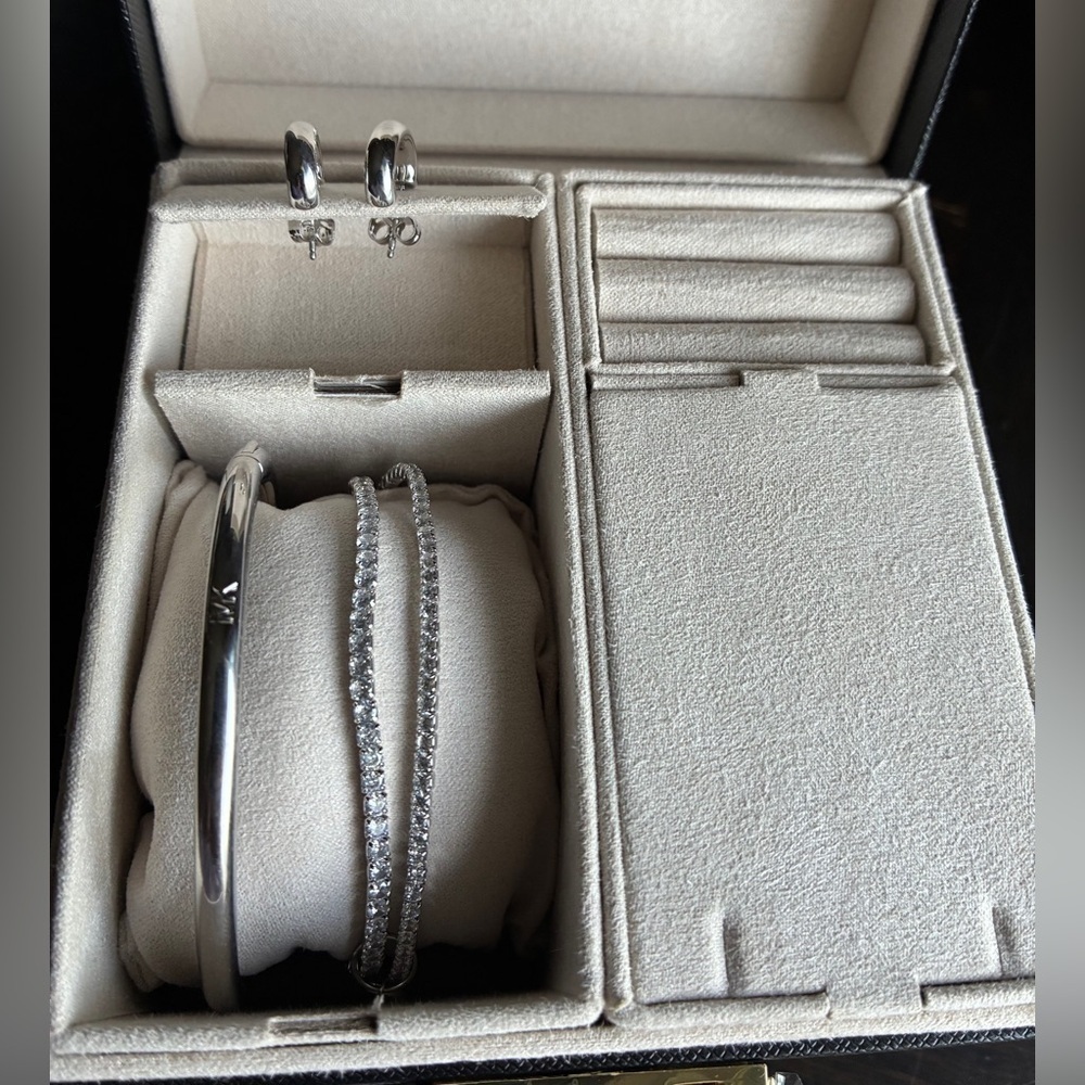 MICHAEL KORS Bracelet and Earrings Set. - Picture 2 of 16